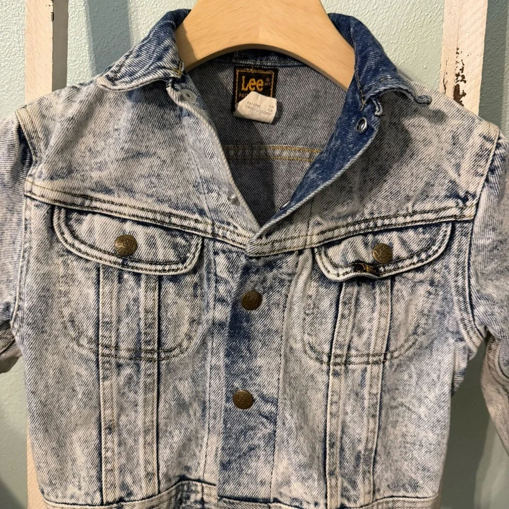 Vintage Lee Kids Light Acid-Wash Denim Jacket - Blue/White Size 6